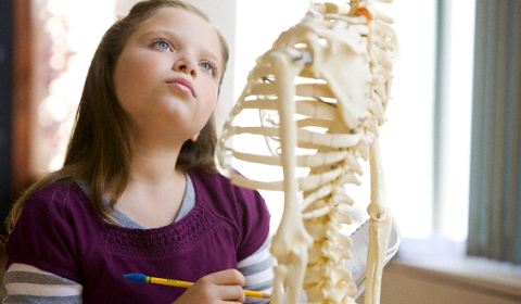 六招檢查兒童脊骨側彎